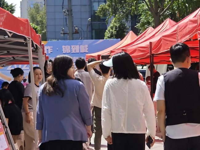 “家門口”的一站式服務(wù)！瑞方人力助力打造火車南站街道錦官新城社區(qū)特色就業(yè)IP 第2張